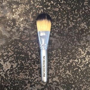 NEW Nordstrom blending make-up brush